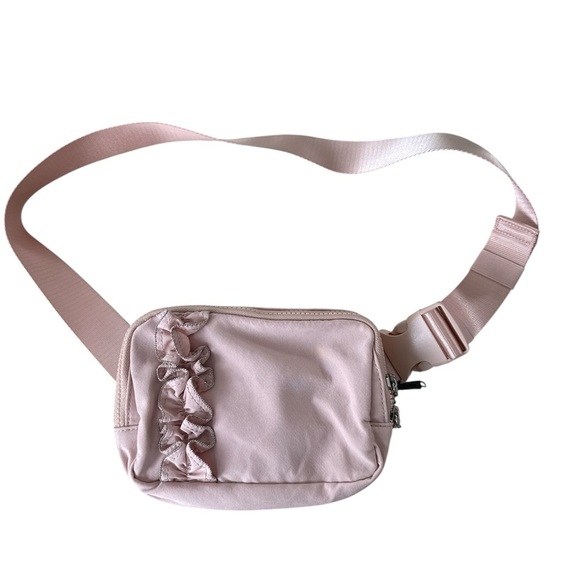 Chico’s New with Tags Rufffle Belt Bag - Picture 1 of 6